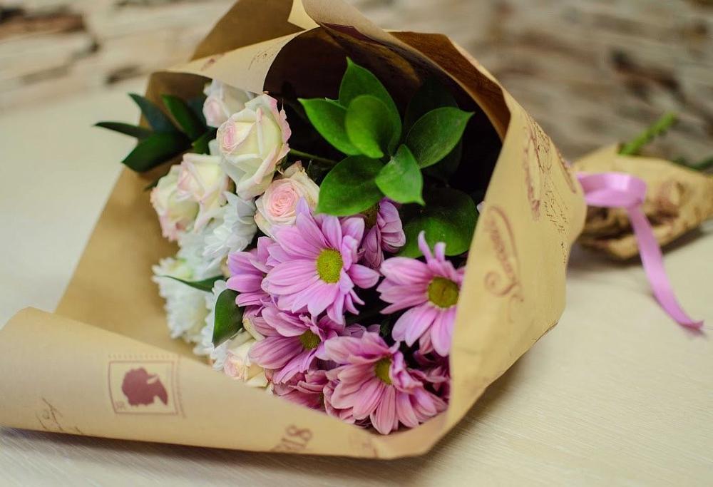 Букет цветов из: Розы и Хризантемы в городе Шелехов