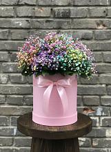 Цветочная композиция из Гипсофила и Розы в шляпной коробке в городе Шелехов