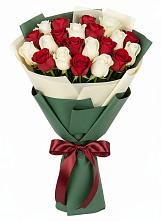 Букет Микс из красных и белых роз в городе Шелехов