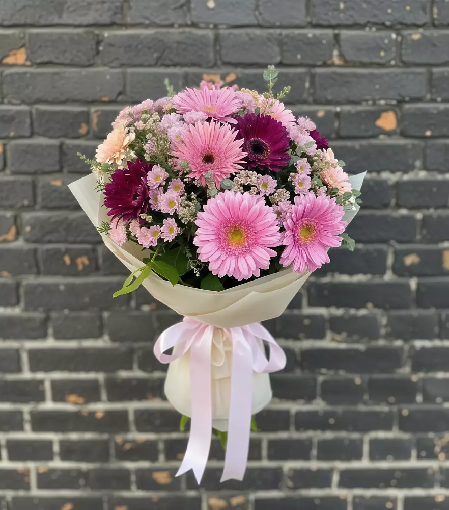 Букет цветов из: Герберы и Хризантемы в городе Шелехов
