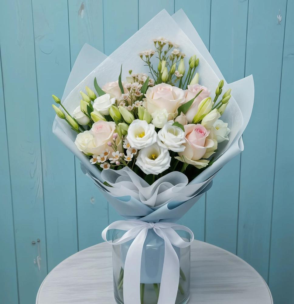 Букет цветов из: Розы и Лизиантусы в городе Шелехов