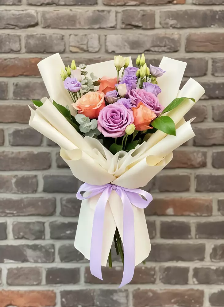 Букет цветов из: Лизиантусы и Розы в городе Шелехов