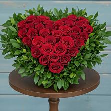 Цветочная композиция из Розы в виде сердца в городе Шелехов