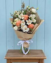 Букет цветов из:  Альстромерии, Лизиантусы, Розы и Хризантемы в городе Шелехов