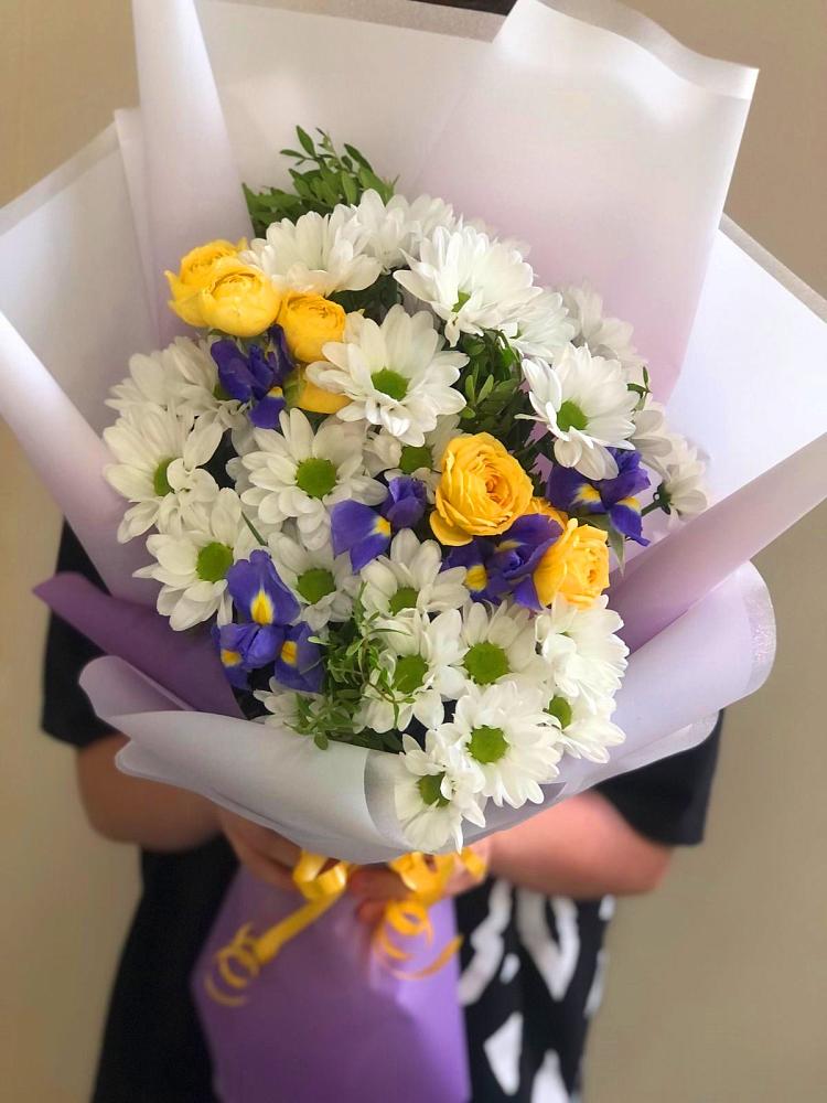 Букет цветов из: Ирисы, Хризантемы и Розы в городе Шелехов