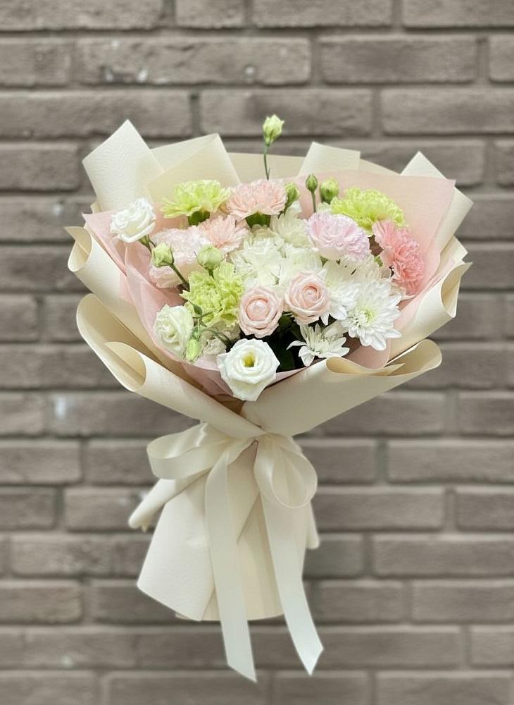 Букет цветов из: Гвоздики, Розы, Лизиантусы и Хризантемы в городе Шелехов