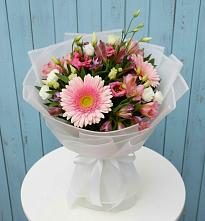 Букет цветов из:  Герберы, Альстромерии и Лизиантусы в городе Шелехов