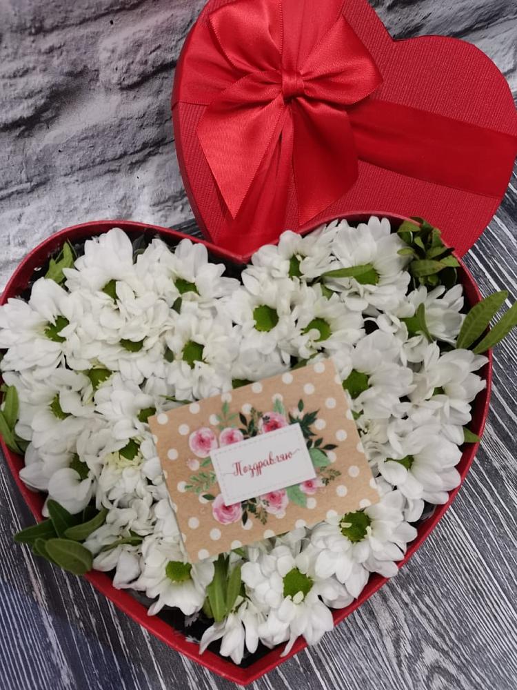 Цветочная композиция из Хризантемы в виде сердца в городе Шелехов