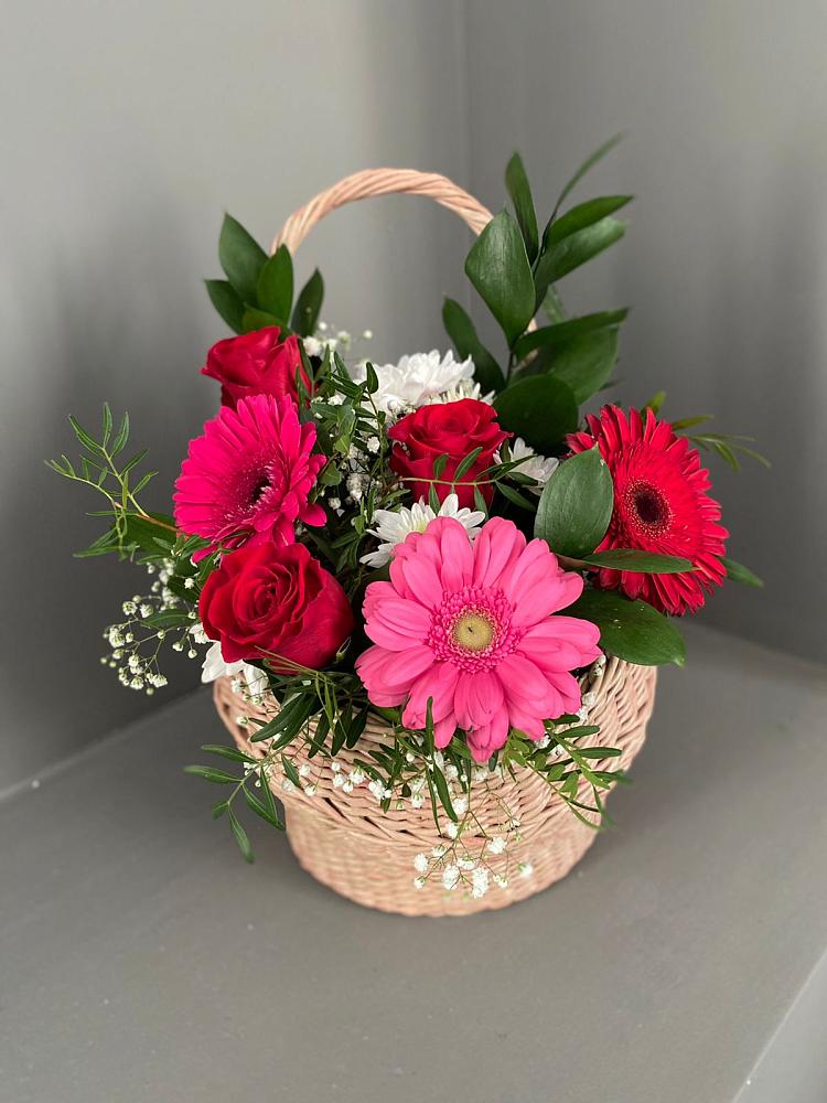 Цветочная композиция из Розы, Хризантемы и Герберы в корзине в городе Шелехов