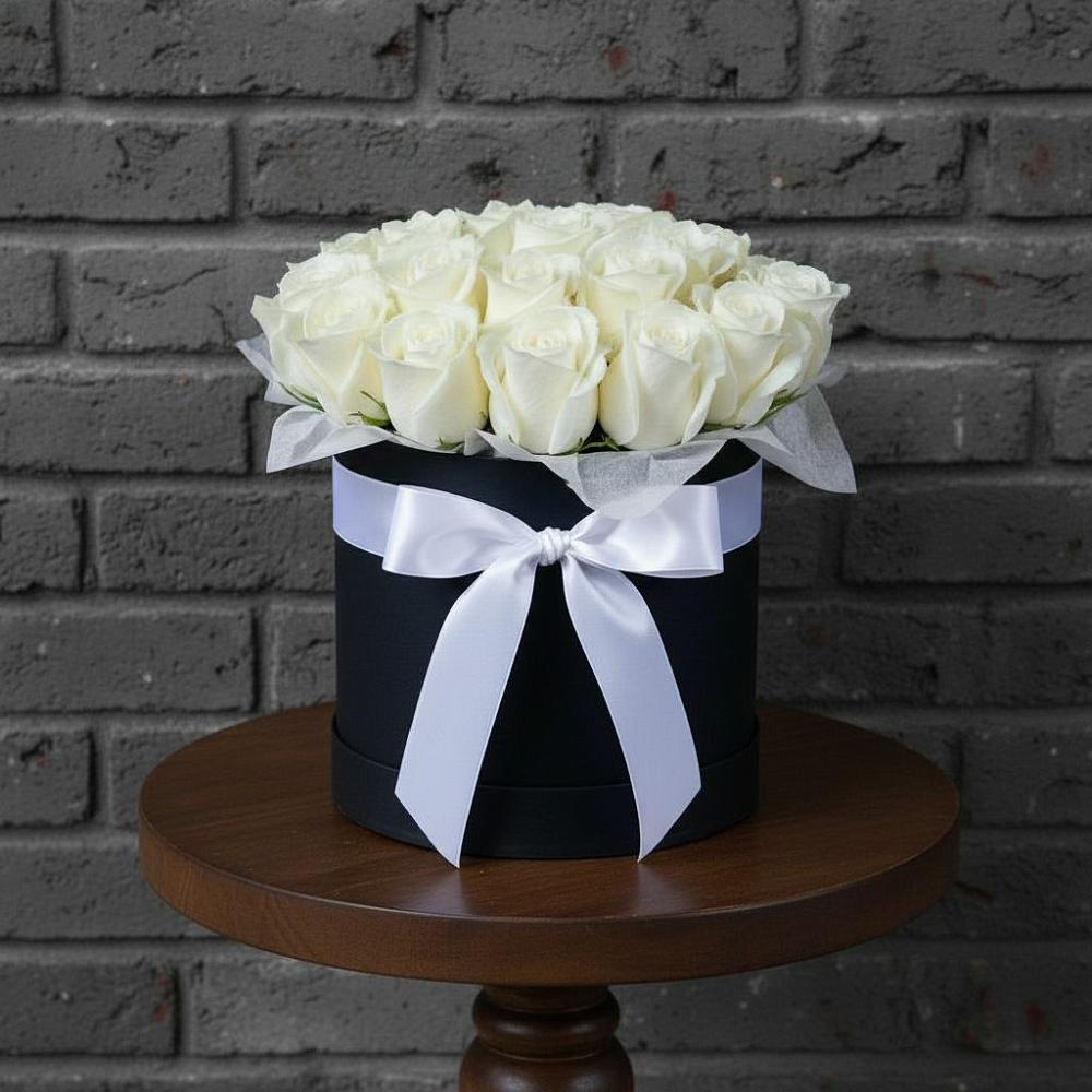 Цветочная композиция из Розы в шляпной коробке в городе Шелехов