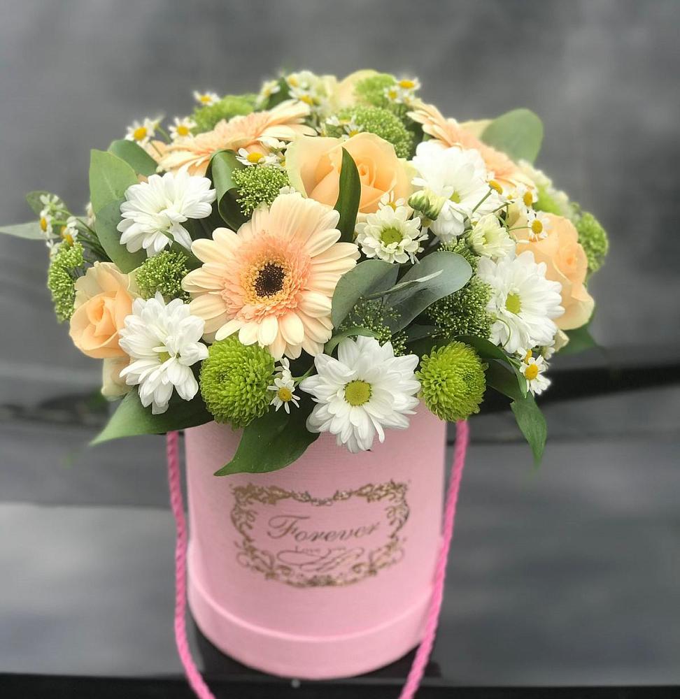 Цветочная композиция из Розы, Герберы и Хризантемы в шляпной коробке в городе Шелехов