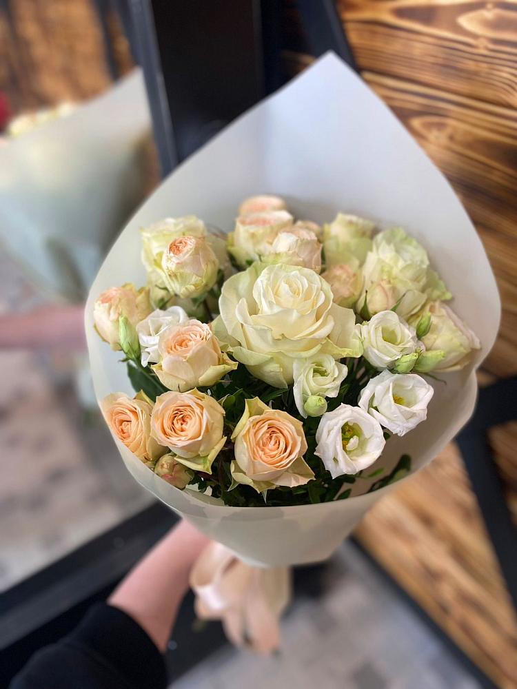 Букет цветов из: Розы и Лизиантусы в городе Шелехов