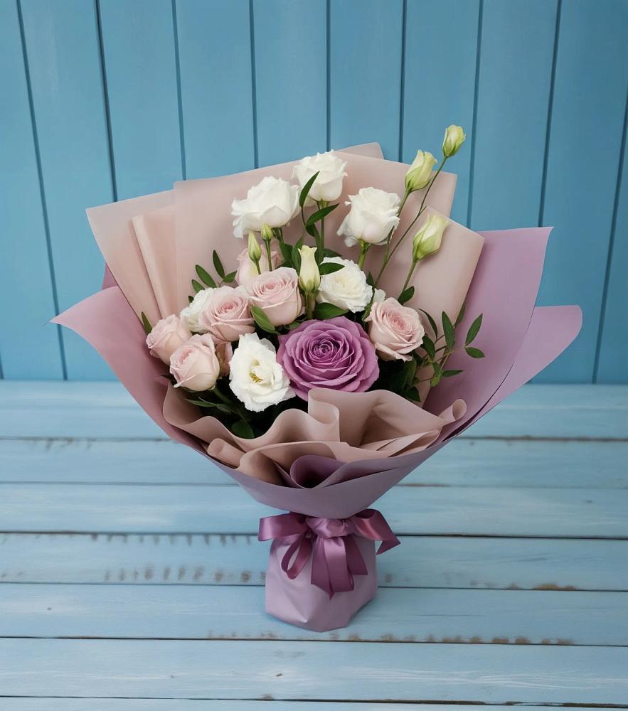 Букет цветов из: Розы и Лизиантусы в городе Шелехов